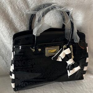 Betsey Johnson shoulder bag NWOT Shiny Black Gold Hearts Bow black/white stripe
